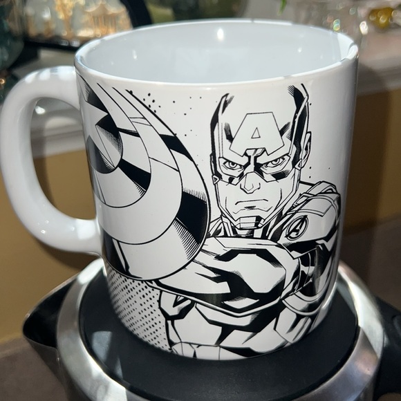 CAPTAIN AMERICA 20oz MUG  **(NEW with Tag)** - Picture 3 of 16